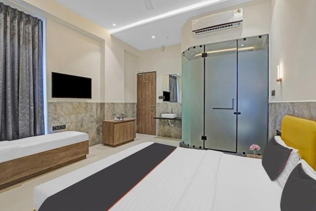 Hotel Gold Palace Inn Σουράτ Εξωτερικό φωτογραφία