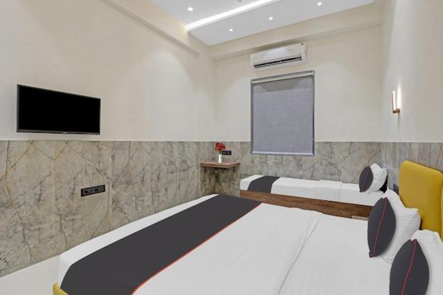 Hotel Gold Palace Inn Σουράτ Εξωτερικό φωτογραφία