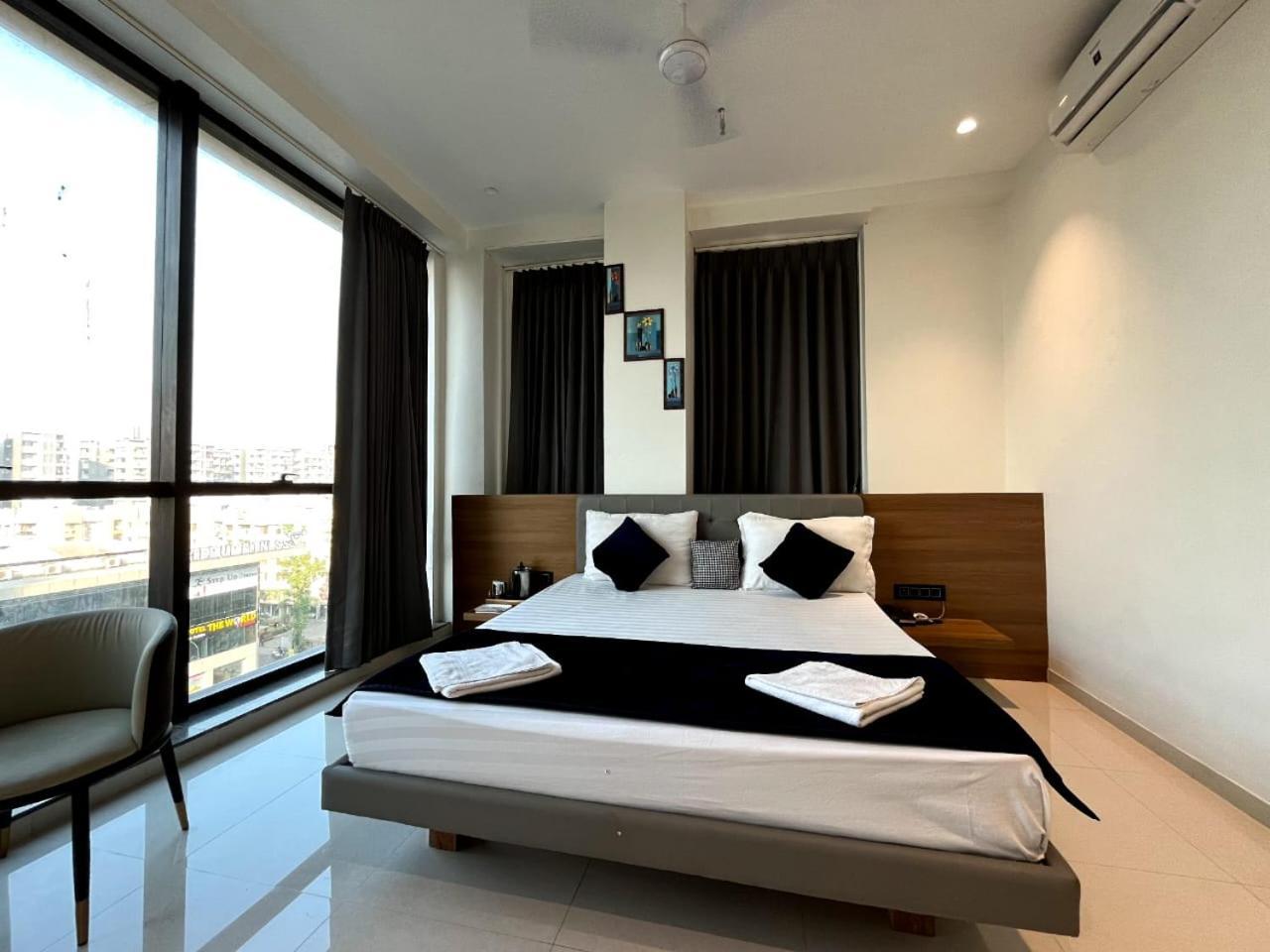 Hotel Gold Palace Inn Σουράτ Εξωτερικό φωτογραφία