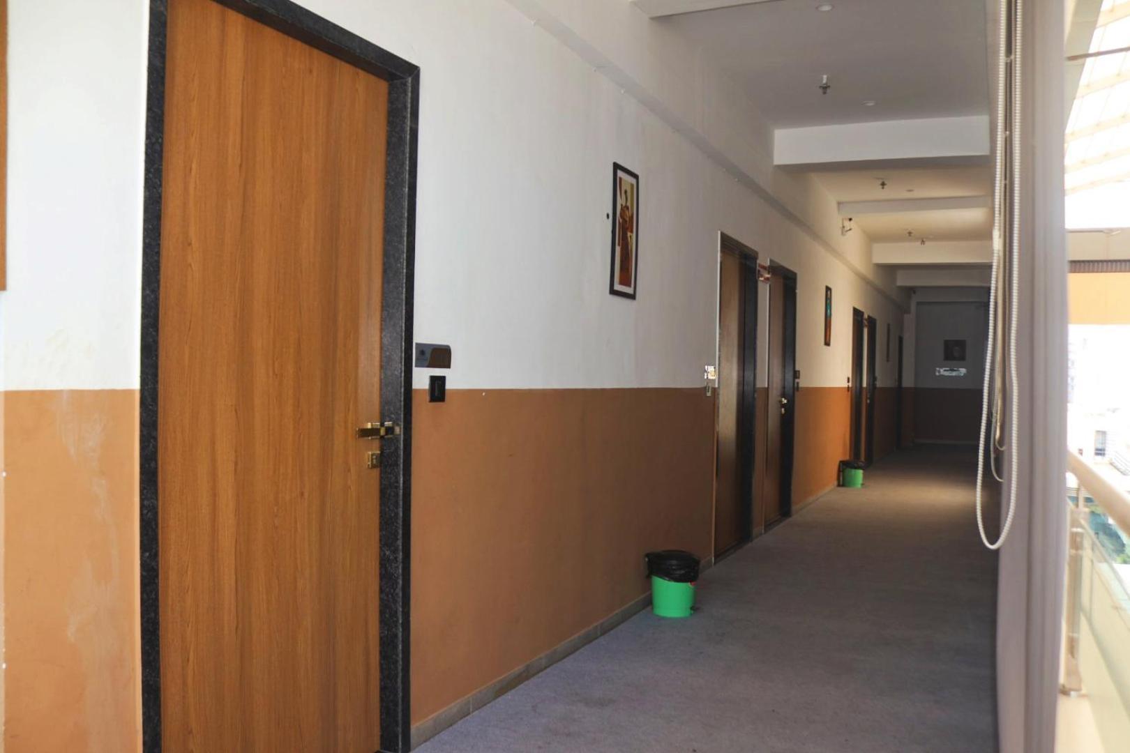 Hotel Gold Palace Inn Σουράτ Εξωτερικό φωτογραφία