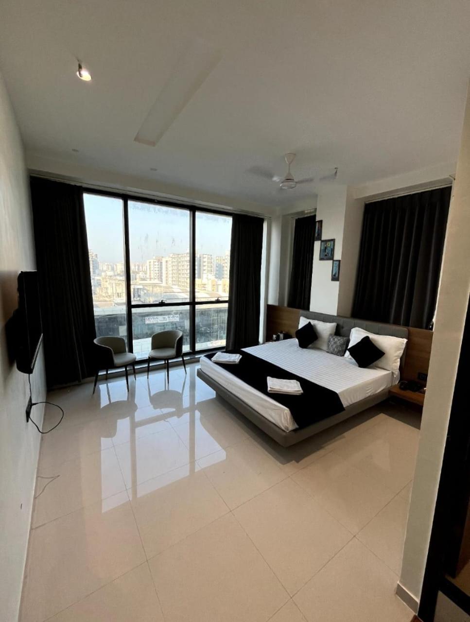 Hotel Gold Palace Inn Σουράτ Εξωτερικό φωτογραφία