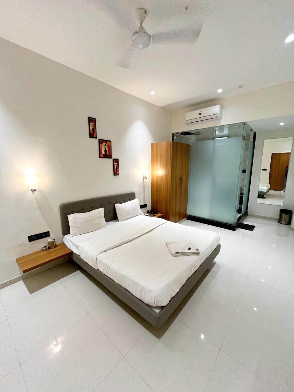 Hotel Gold Palace Inn Σουράτ Εξωτερικό φωτογραφία