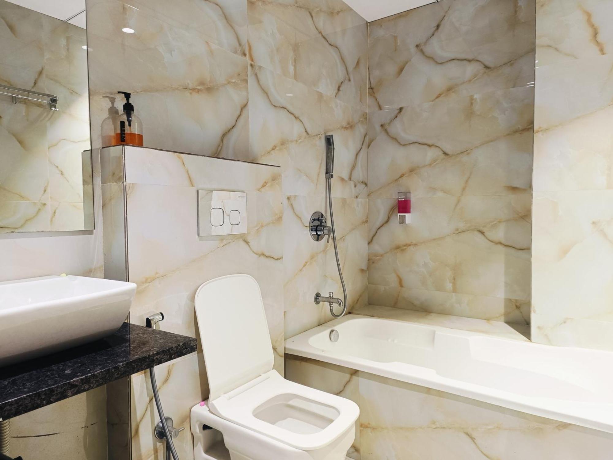 Hotel Gold Palace Inn Σουράτ Εξωτερικό φωτογραφία