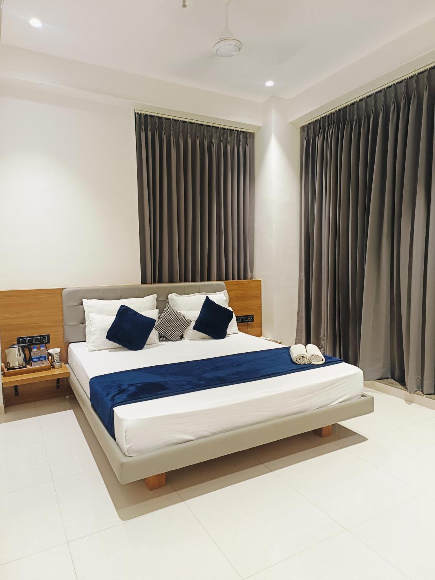 Hotel Gold Palace Inn Σουράτ Εξωτερικό φωτογραφία