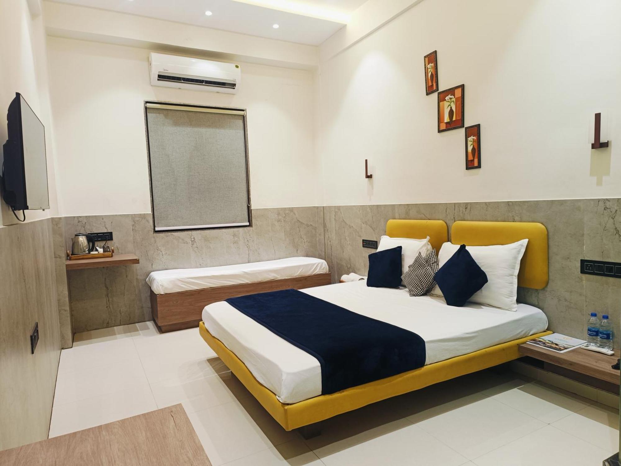Hotel Gold Palace Inn Σουράτ Εξωτερικό φωτογραφία