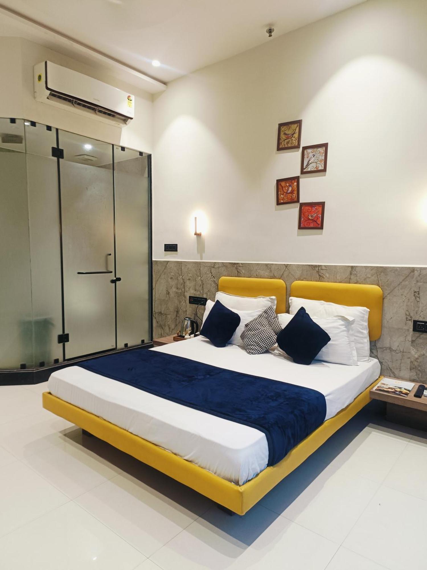 Hotel Gold Palace Inn Σουράτ Εξωτερικό φωτογραφία