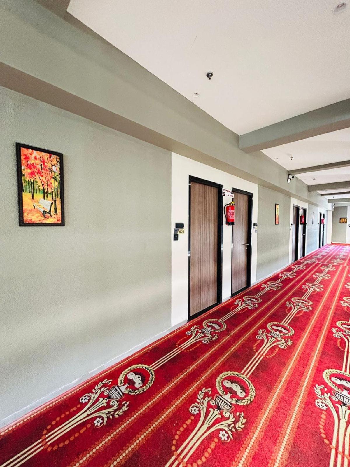 Hotel Gold Palace Inn Σουράτ Εξωτερικό φωτογραφία